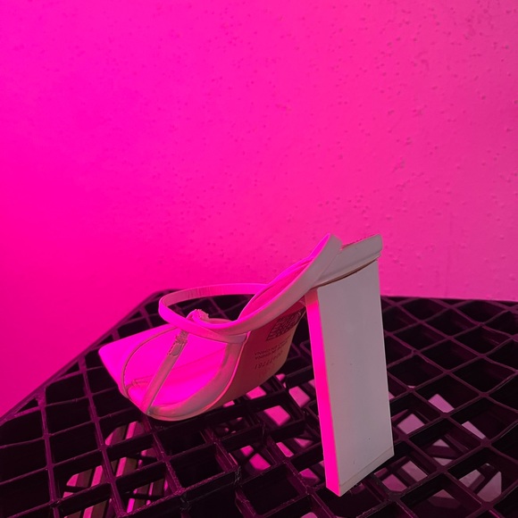 Size 6 Forever 21 White Low High Heels - Picture 5 of 6